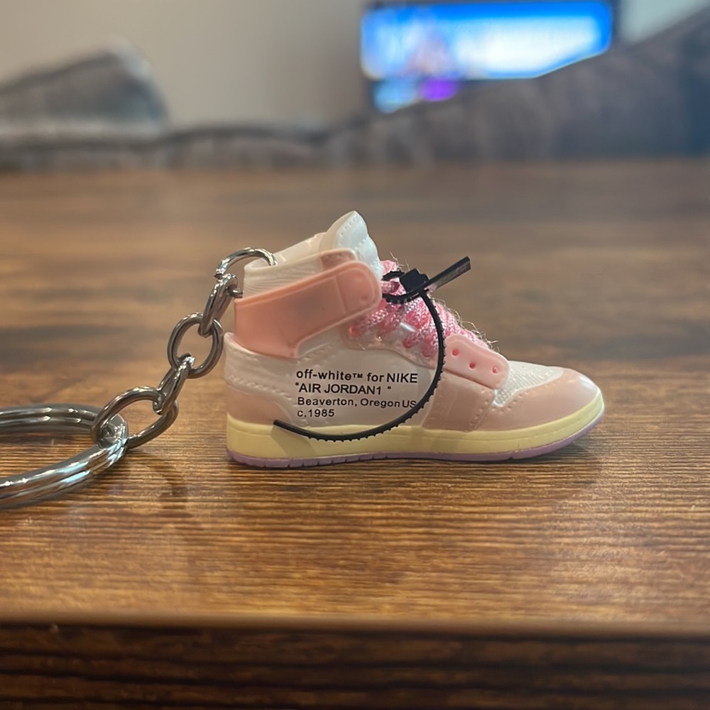 Off-white for Nike. “Air Jordan One” keychain. - Picture 2 of 3